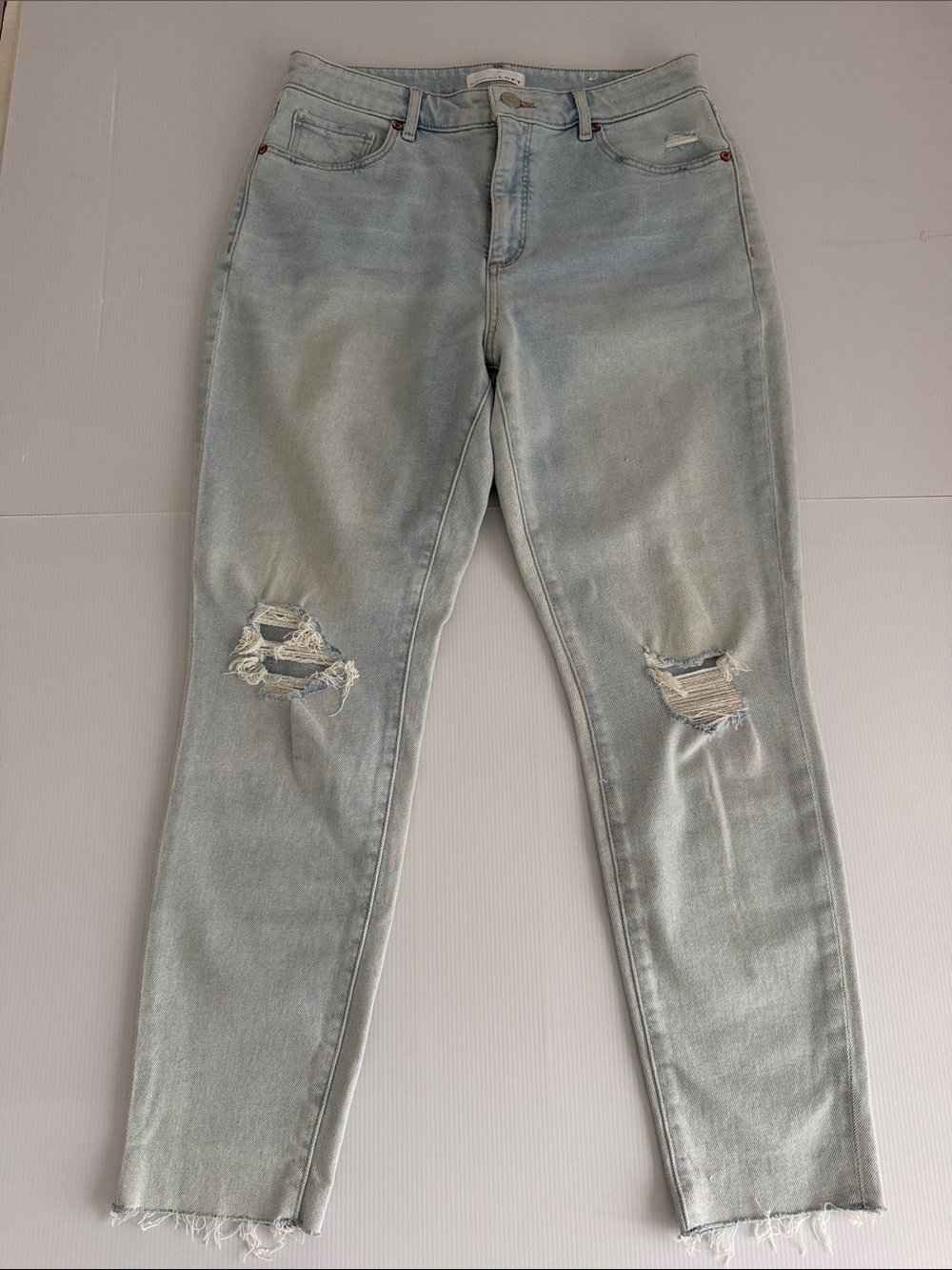 LOFT High Rise Distressed Crop Jeans Women’s Size 10/30 Light Wash